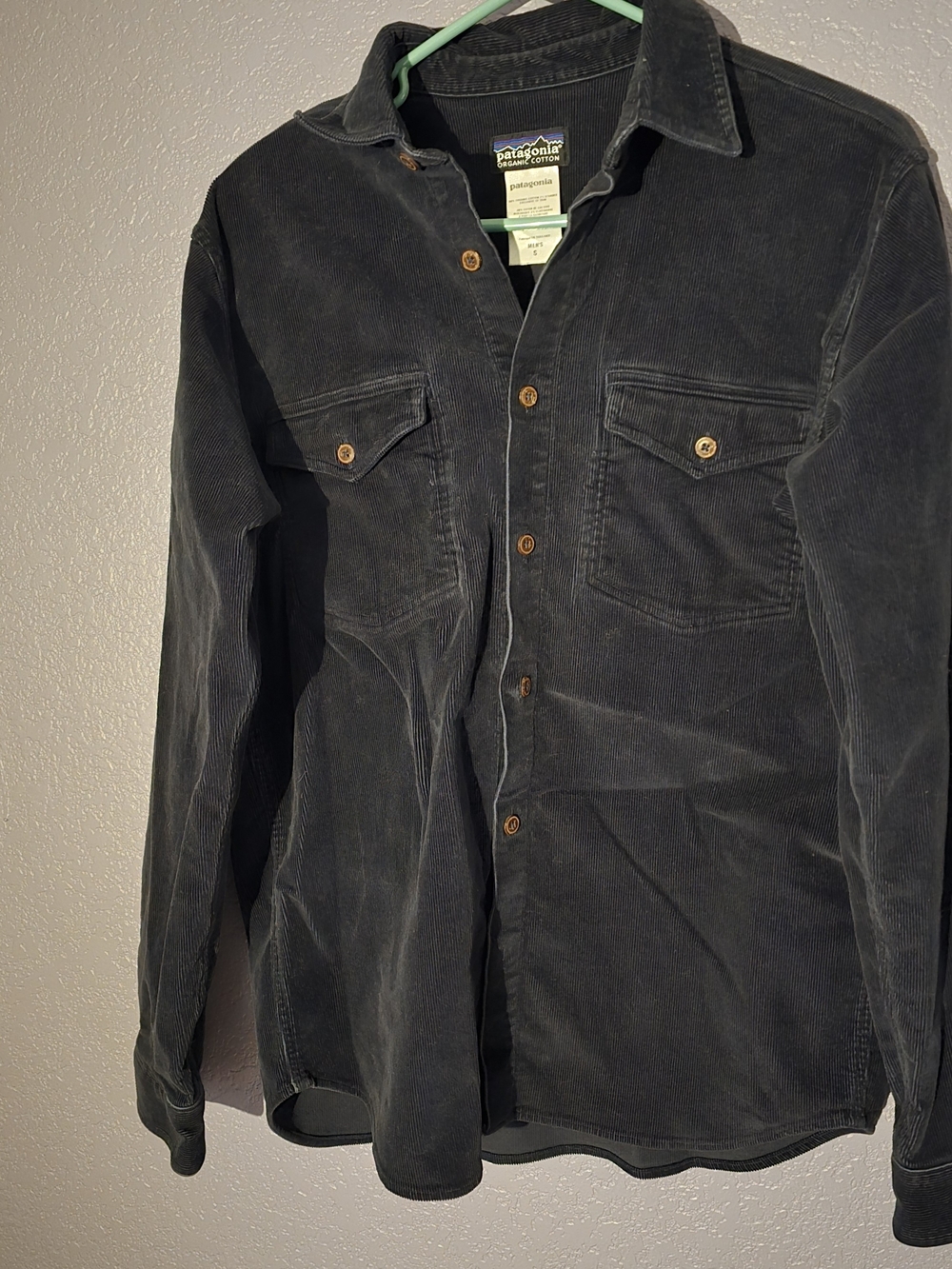 Patagonia Men's Corduroy Shirt Jacket in Charcoal